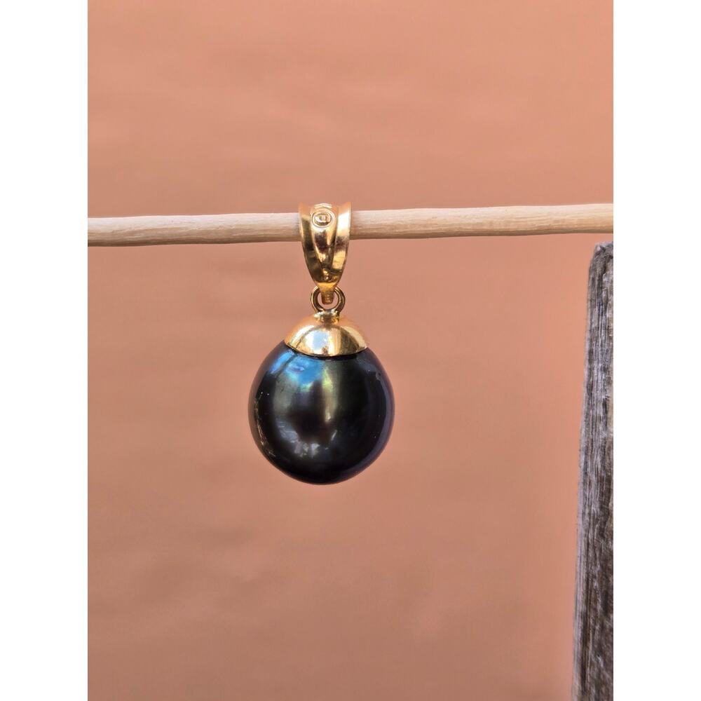 Vintage Black Pearl Drop Necklace with Gold Accent